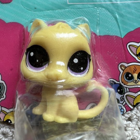 Littlest Pet Shop Lot Of 2 Yellow‎ Kitten Yellow Bear Cub Hasbro 2018 - Picture 4 of 5
